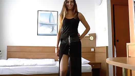 Sesi ngentot intens cewek seksi di ruangan casting dieter