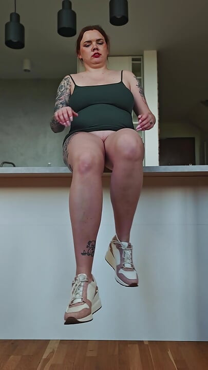 Busty Businesswoman Pees on the Kitchen Table