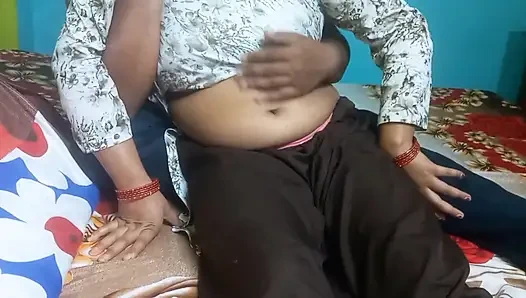 Çok güzel Hintli kız erkek arkadaşıyla sikişiyor