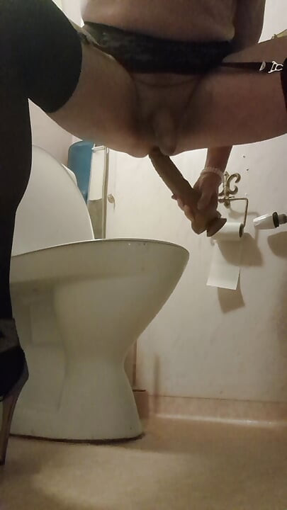 ترانس تستعد لممارسة الجنس