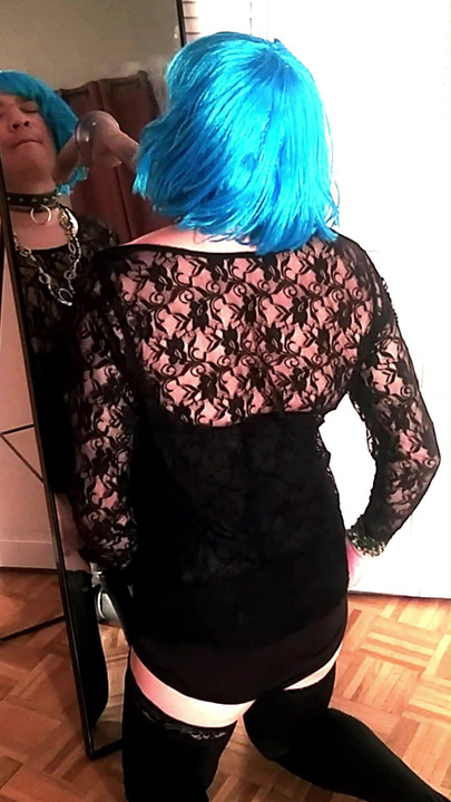 Kandi Gets On Her Knees To Please