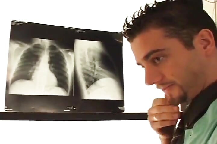 Ona je francuska medicinska sestra koja dopušta pacijentima da je analno razvale