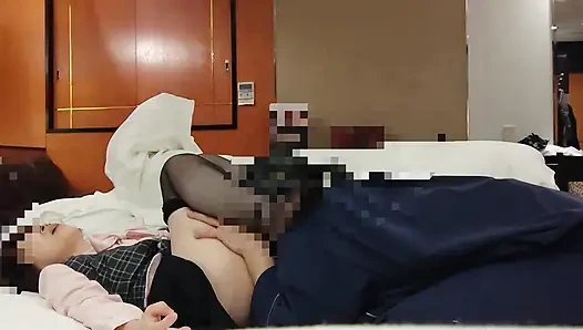 Любительское видео от первого лица - офисная дама ассистентка извивается в агонии, когда она кончает в куннилингусе - секс с кримпаем - минет - косплей
