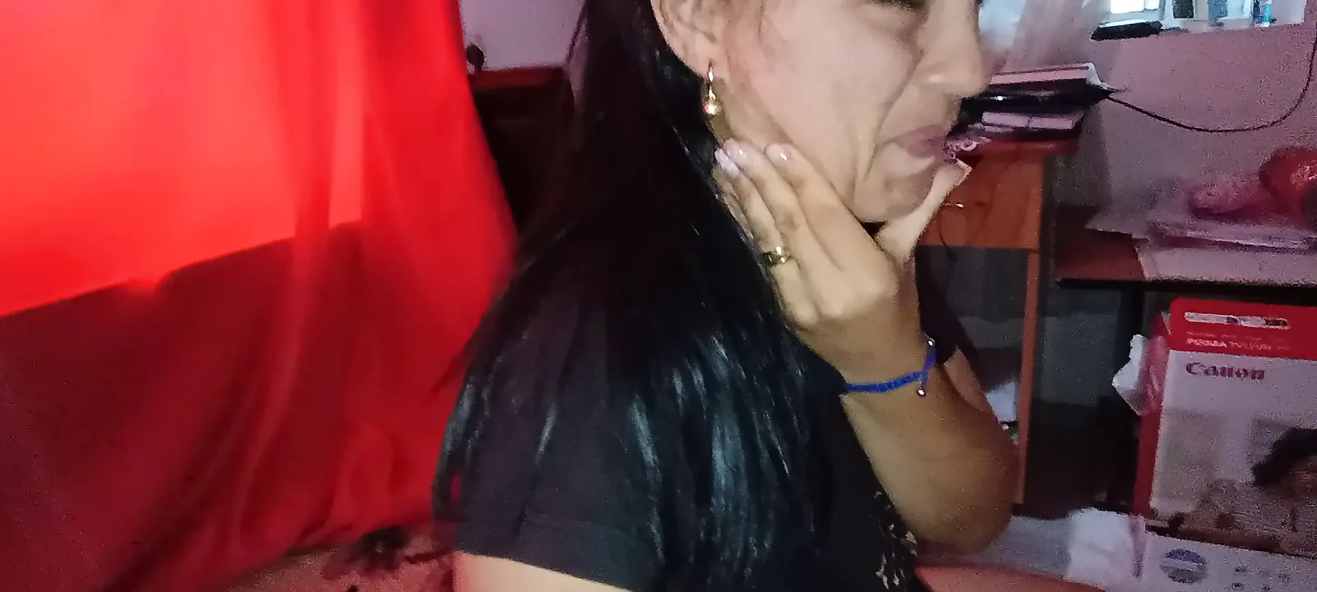我在嘴里操我的继女。