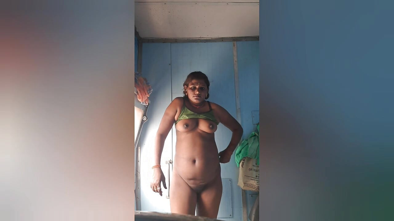 She Flirted and Cheated on Her Husband on Vacation with a Stranger Guy, but She Is so Beautiful