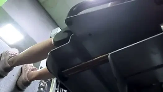 Fingering pussy in the gym jucielussie