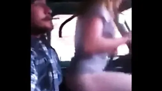 Un chauffeur de camion baise sa femme