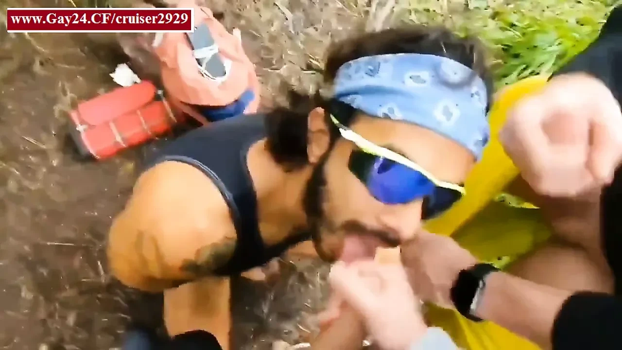 Sucking 2 dicks on a cruising spot