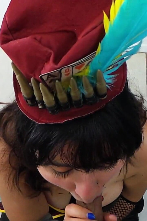 보짓물 가득한 자지를 빨아주는 Mad Moxxi
