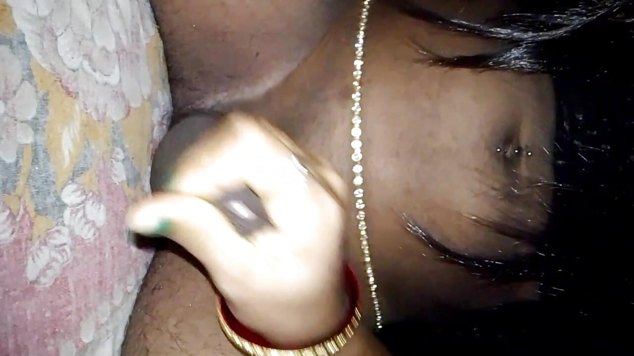 Futa menina masturbando pau enorme e gozando quente