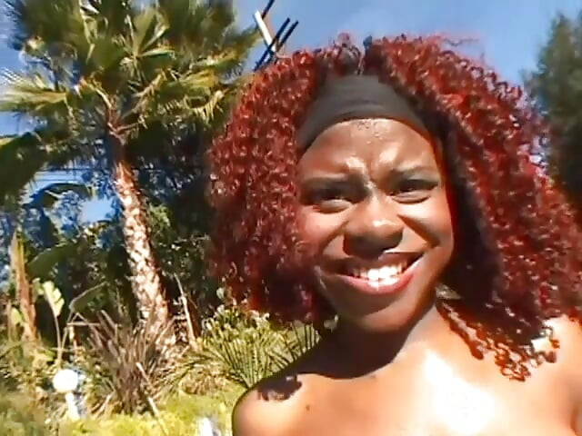 Два огромных члена для чернокожей