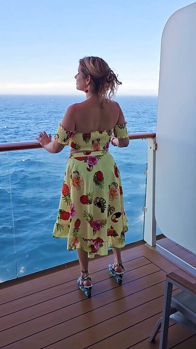 VOYEUR Mommy showing her BIG TITS on her Cruise Ship Balcony after Stripping in her Cabin