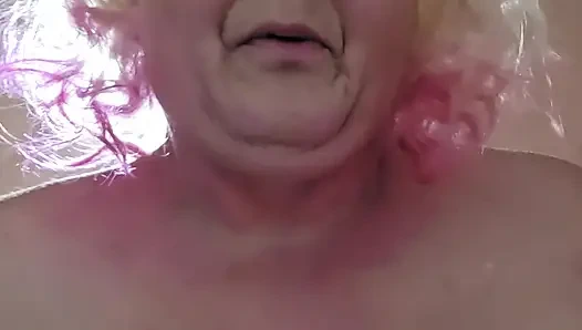 Ее трахнули сзади