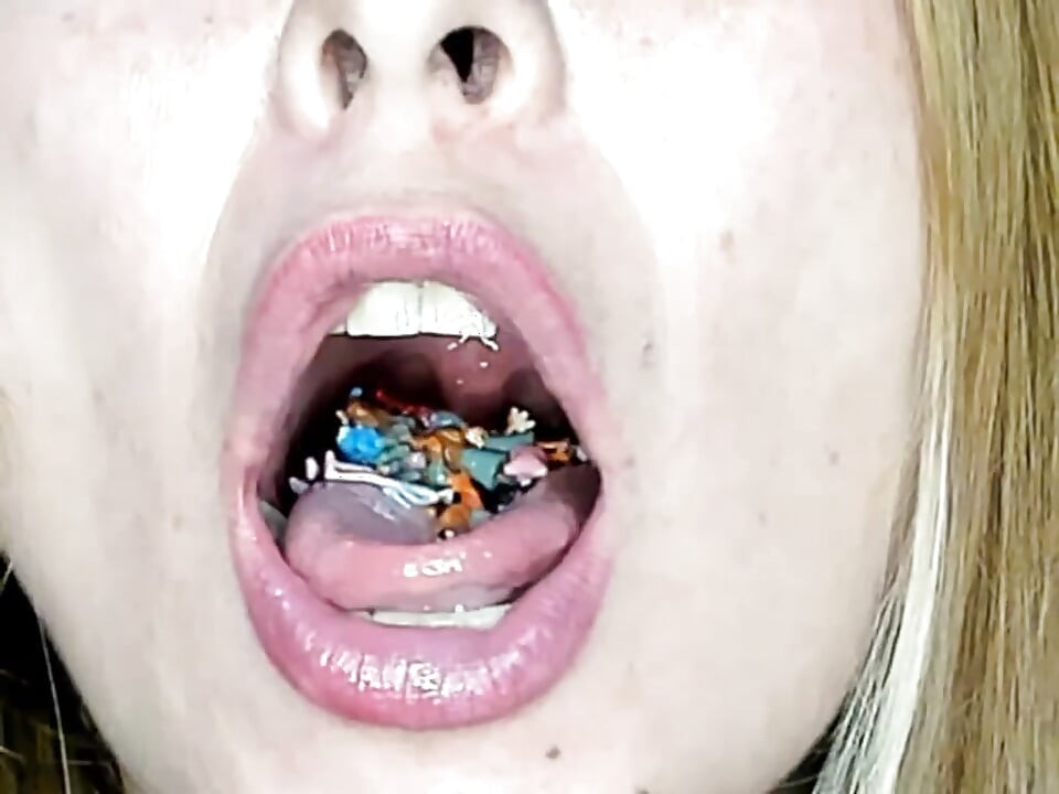 Endoskopia!! Giantess połknęła 25 członków jednocześnie