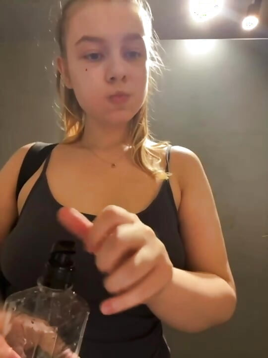 Public Squirting in the gym with jucielussie