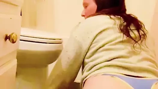 I surprised my 18F lesbian coworker fucking myself in the green sweater she loaned me