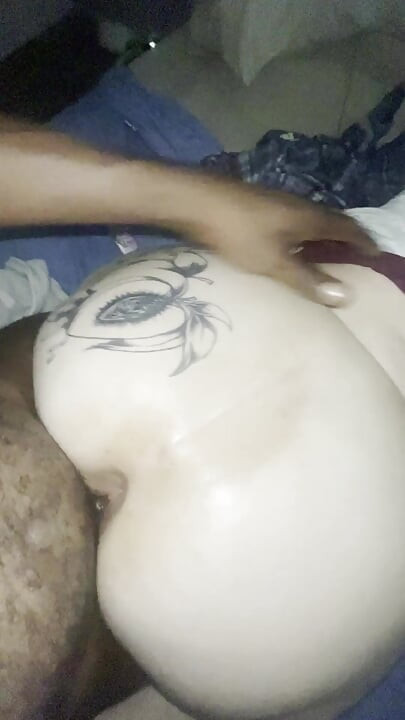 Tomando pau preto grande de trás me fazendo gozar