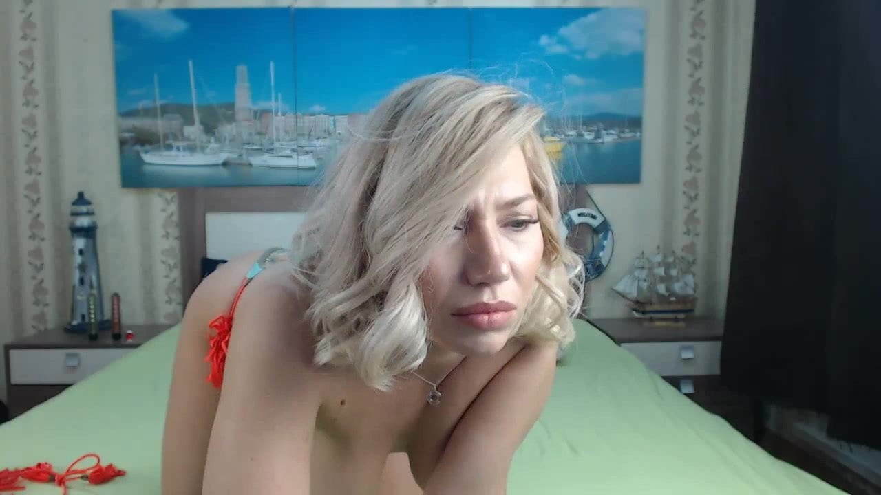 Lovable Blonde Babe Rubs And Fucks Her Cunt