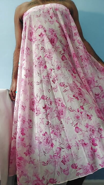 मैं Butter Silk Seethrough Flowery Fleared Chiffon Skirt पहनकर हस्तमैथुन कर रहा हूँ