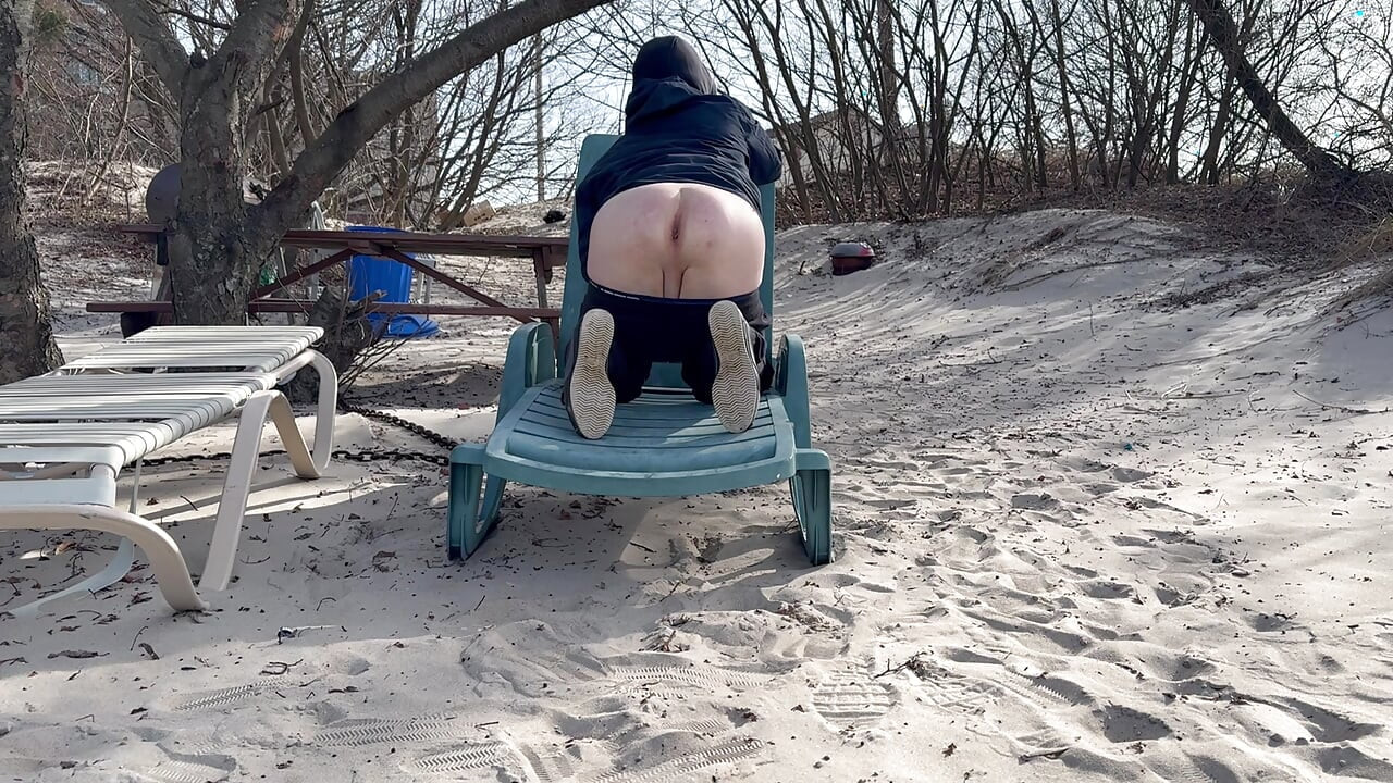 Walking in Coney Island Creek Park, spanked my bare ass 🍑
