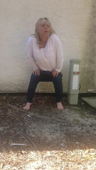 Outdoor,mature,mom