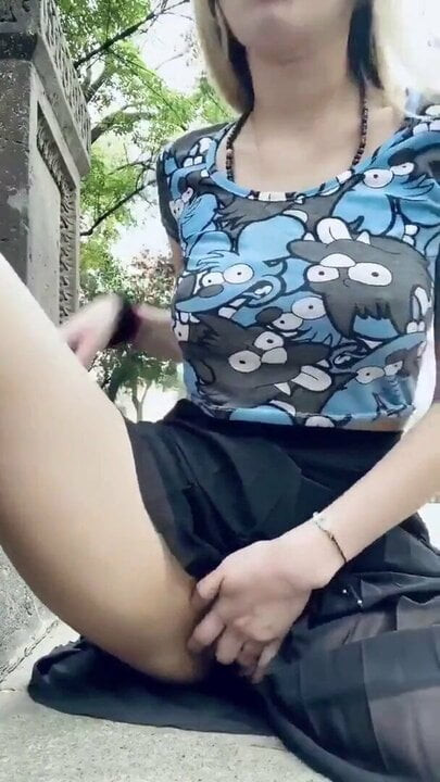 This girl knows how to behave