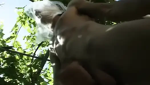 Cewek semok rambut pirang dientot sama dua kontol besar