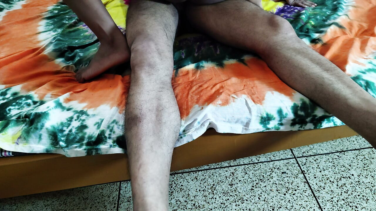 The village sister-in-law came to my house and climbed up and inserted my black penis into her little