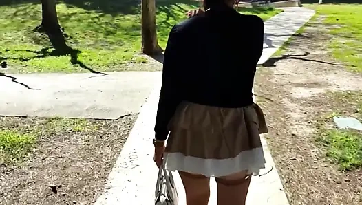 Öffentlicher Minirock, Kein Höschen Mit Analplug