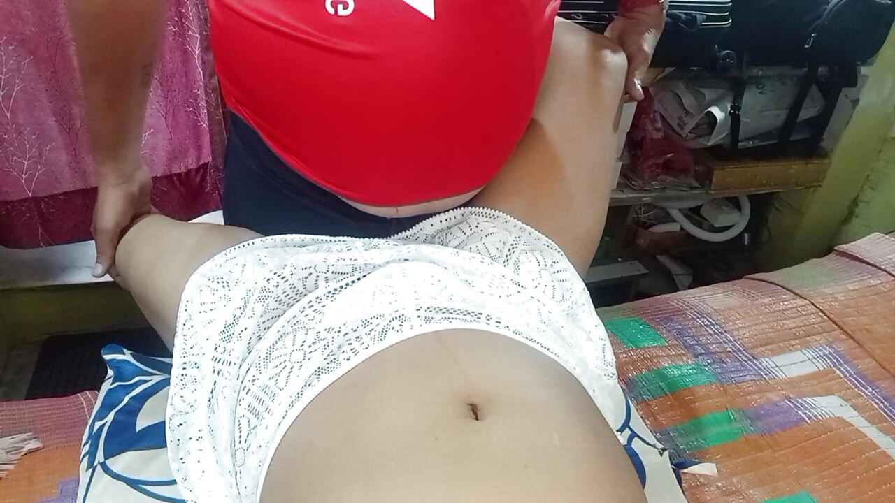 Desi patni Tina apne pati ke sath milti hai aur masti karti hai