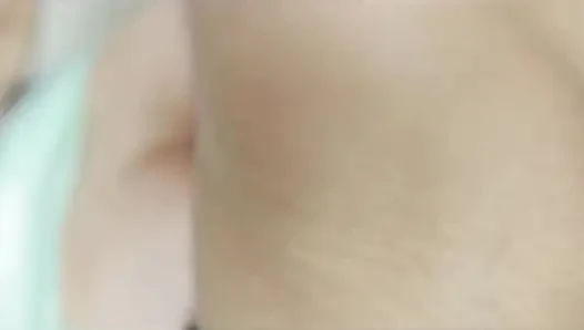 Gadis indo dengan tubuh bahenol ini lagi asik dipijat dengan nikmat dan seketika itu juga basah kuyup Porno Indo terbaru.