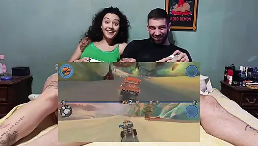 Девушка-геймер, Играющая В Гоночные Игры, Делающая Ставки На Всё (Anal)