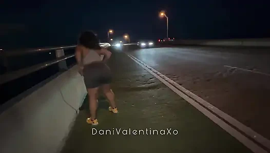 Jadynn Stone ile halka açık doğruluk mu cesaret mi