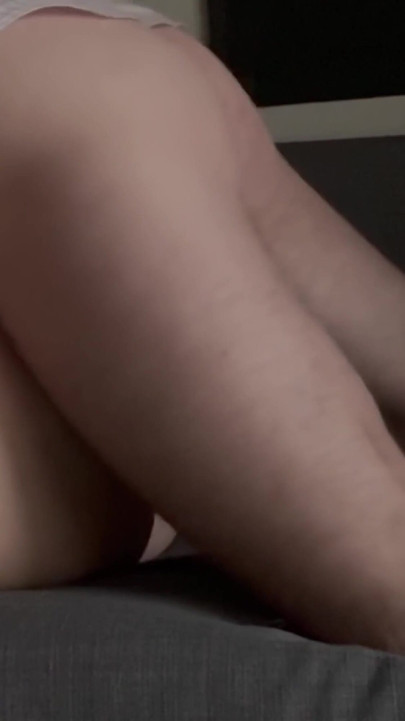 Ultra niechlujny, 69 i ogromny wytrysk na sweter, podczas gdy ona liże moje piłki | Klip 2