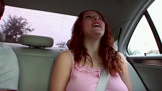 Vollbusiges teen von hartem schwanz tief gefickt