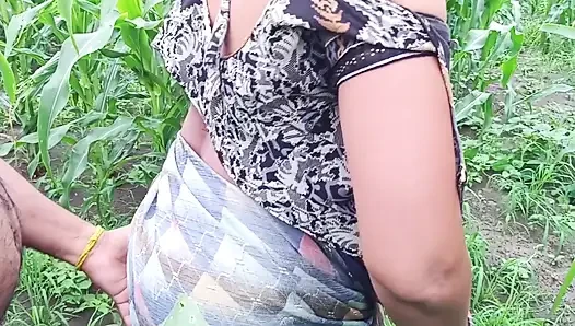 Devar apni Badi bhabhi ko khet mein Le jakar bade boobs Ko dabakar bade Gand GhodBanakar makkhi khet mein chod raha hai apne sagi bhabhi ko