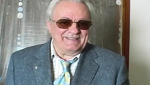 Erkek delisi sürtük yüzünden büyük miktarda damlama istiyor