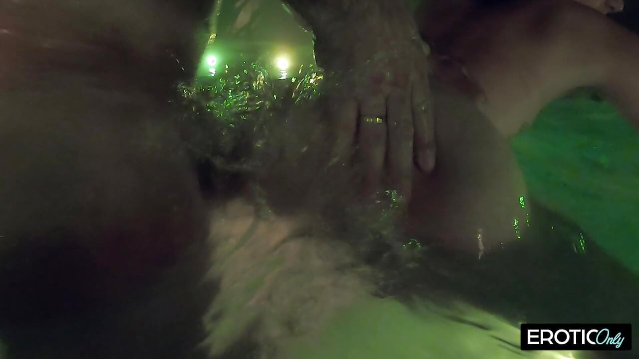 He Squirts Into Her Pussy Hole in the Pool