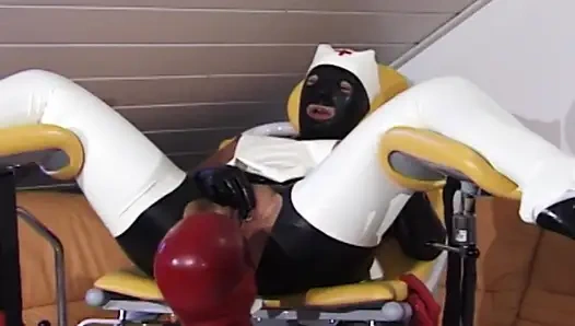 Зависимый от БДСМ немецкой шлюшки связали и трахнули в задницу