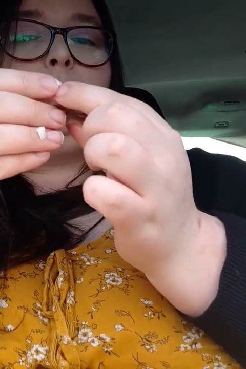 Ssbbw bbw geniet van kfc vingerlikken
