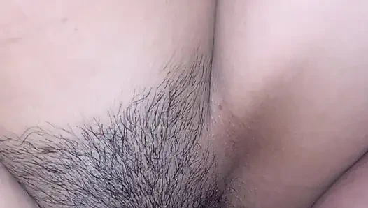 Ein mädchen mit einem rasierten kopf ficken.