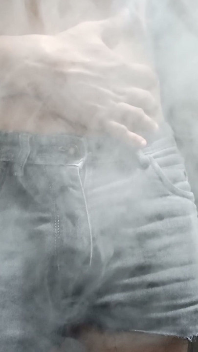 I am feeling very hot and I am smoking