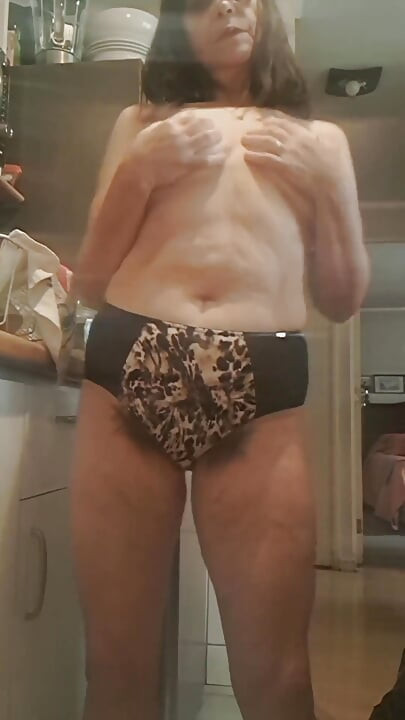 Stepmom in the Kitchen Wanting to Be Fucked