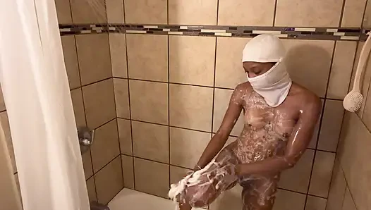 Bathing while going live fo my fans!