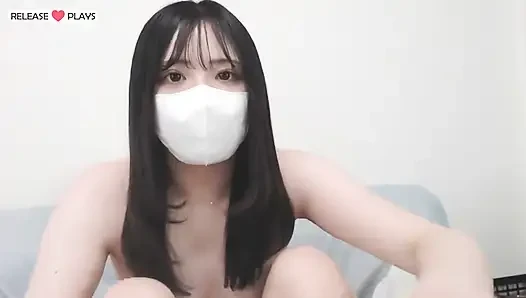 Aksi hot lesbian si cantik crystal clear yang lagi asik muasin memeknya sendirian sampai muncrat