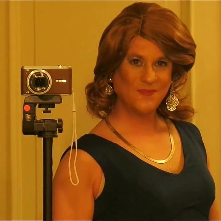 Crossdresser Fernanda Gomez kan också vara en formellt dam