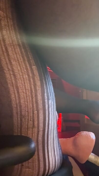 NYLON FUCKING MACHINE AND GAPING ASS