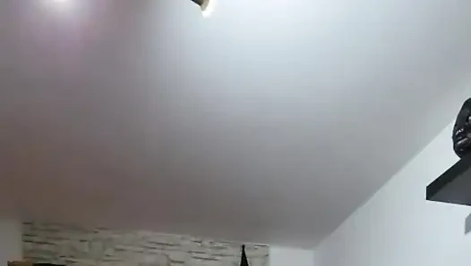 Reife domina dehnt subs klaffenden arsch mit pulsierendem strapon