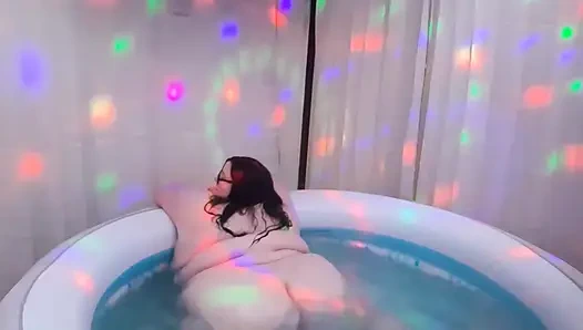 BBW SSBBW shakes ass plays with fupa bod