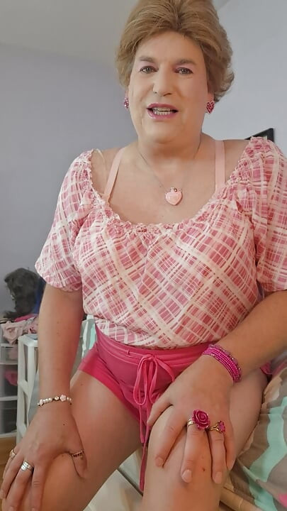 Soft plump mature sissy waits for hot young lover!